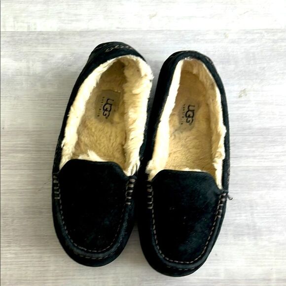 UGG Black Moccasin Slippers with Cream Fleece Excellent Condition SZ 7 Ansley - Picture 1 of 11